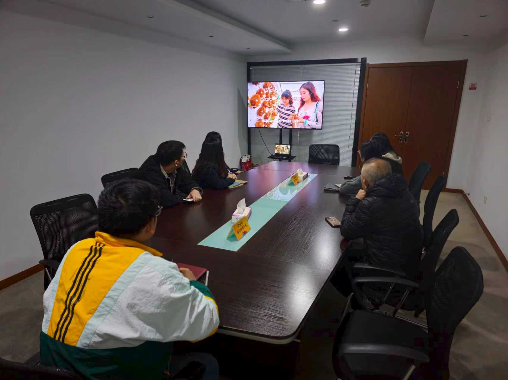 水晶城党支部发展12月党员固定活动