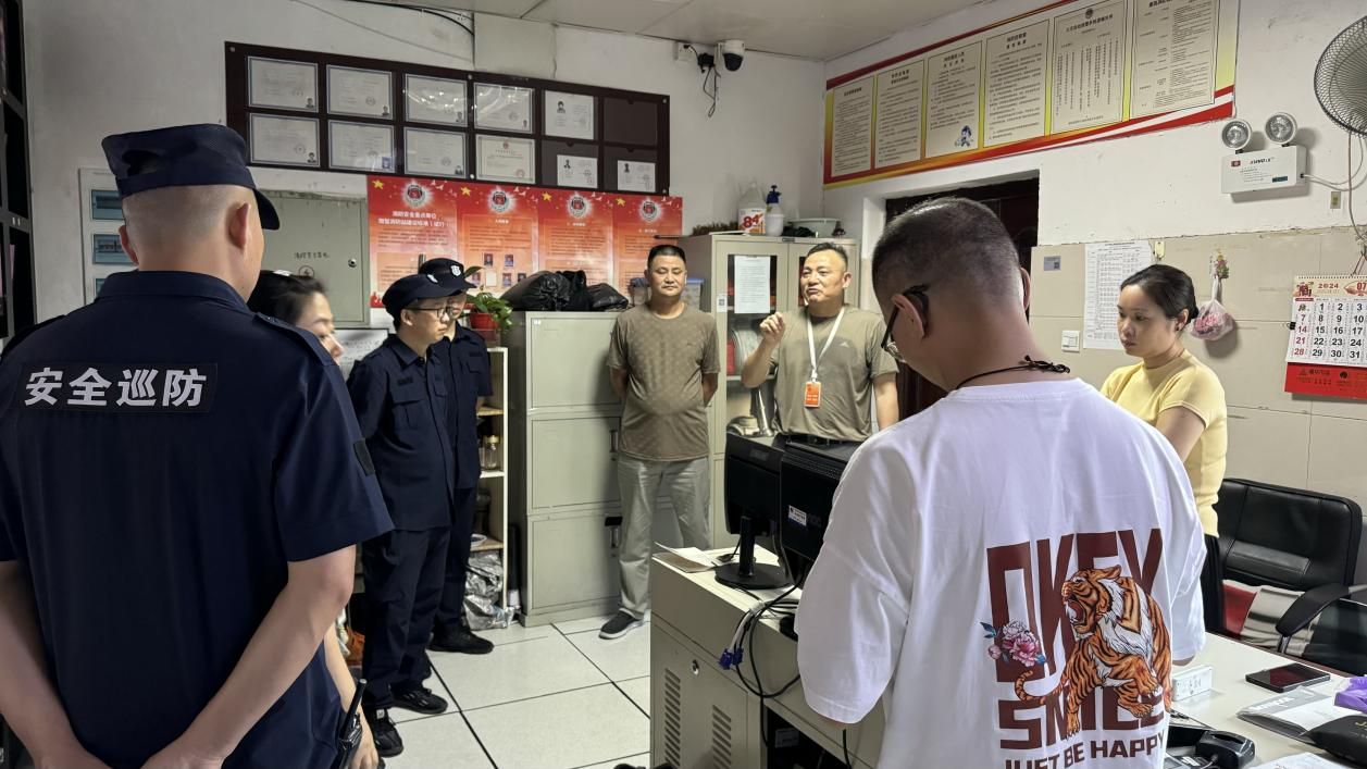 钱江商城组织消防节造室值班操作人员及安全员发展消防安全专项培训