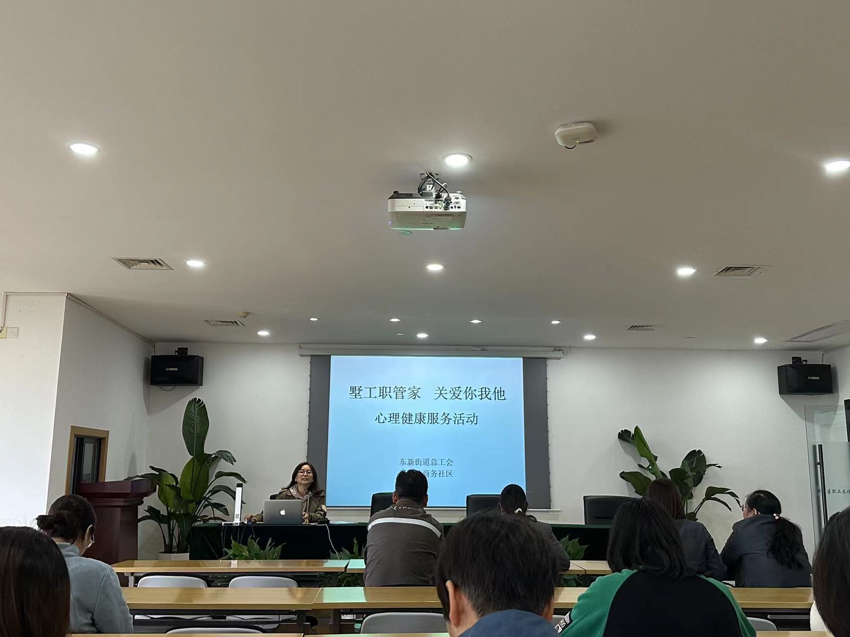 水晶城参与墅工职管家—生理；逝嘌