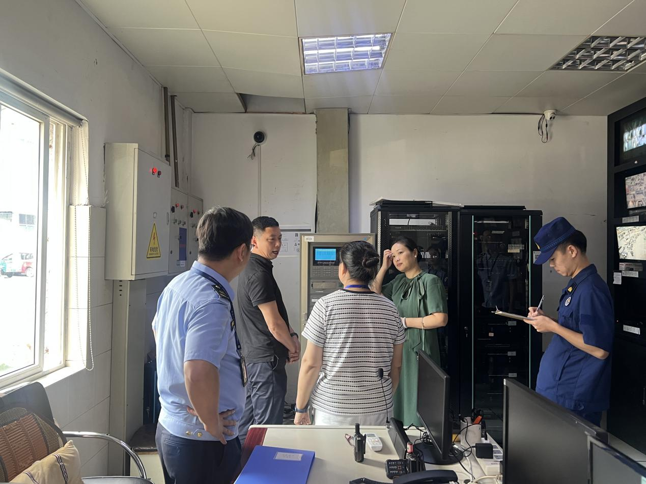 绷紧安全弦，喜迎国庆节——大关街路深刻钱江商城发展节前查抄