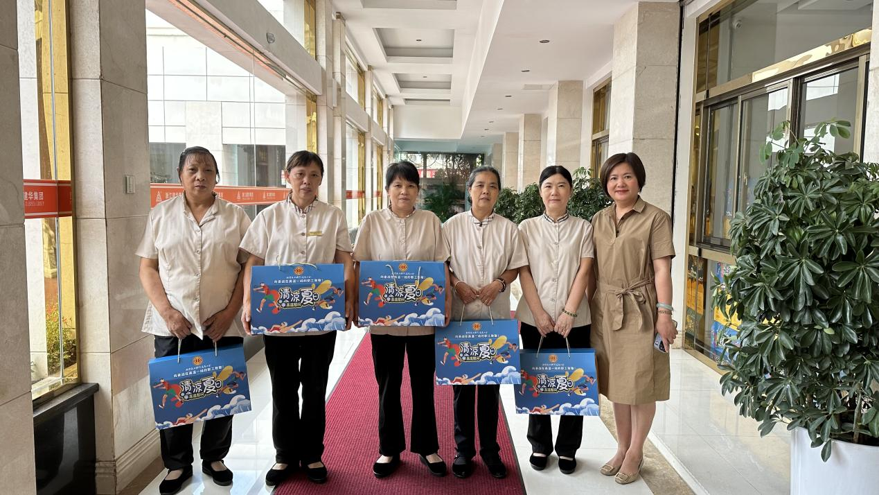 致敬高温下的坚守——集团工会发展高温慰问活动