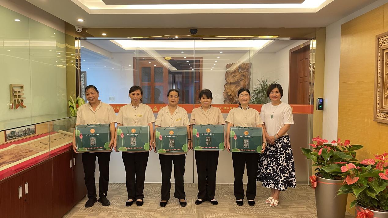 集团工会发展高温慰问活动