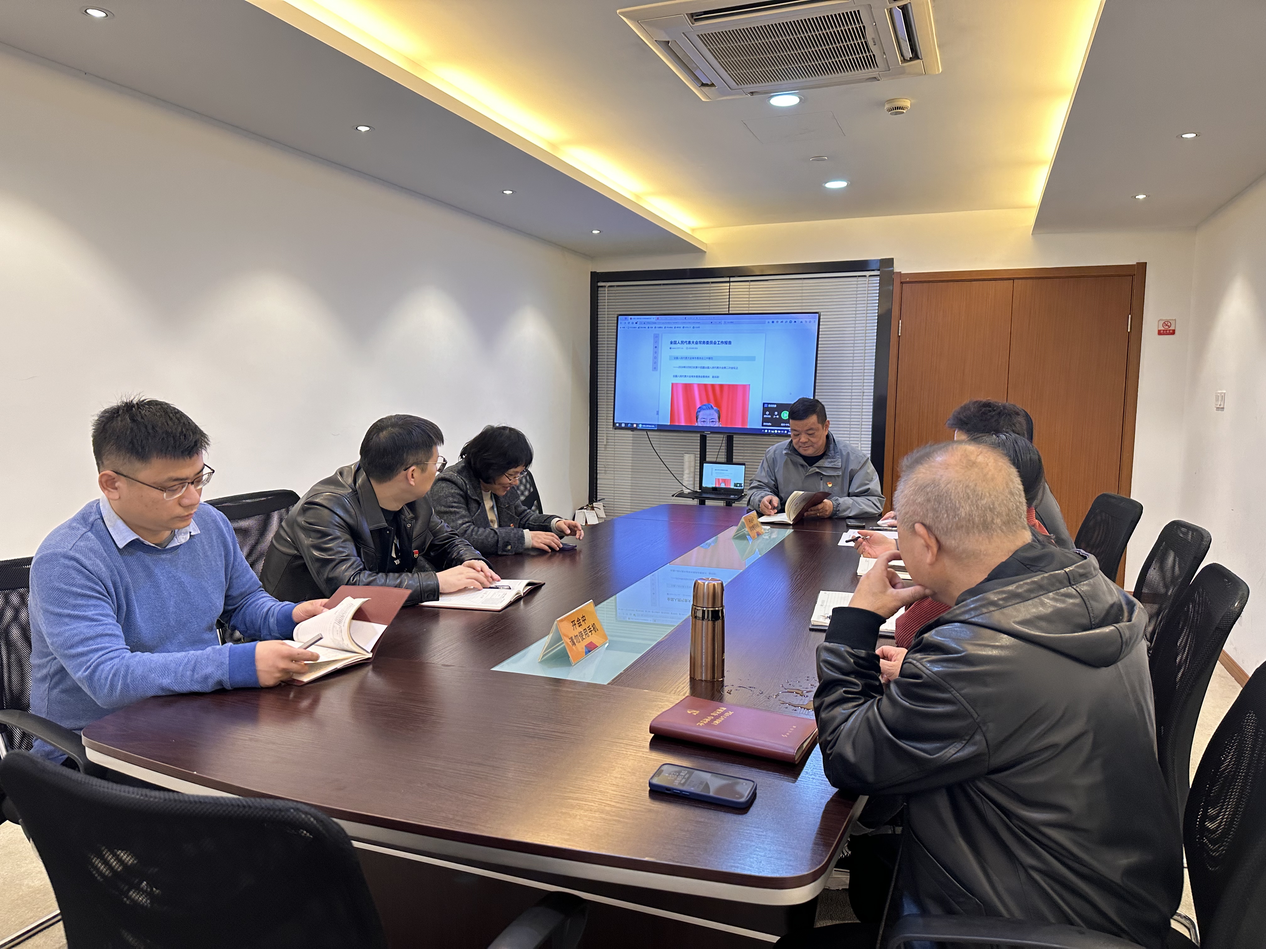 水晶城党支部发展3月党员固定活动