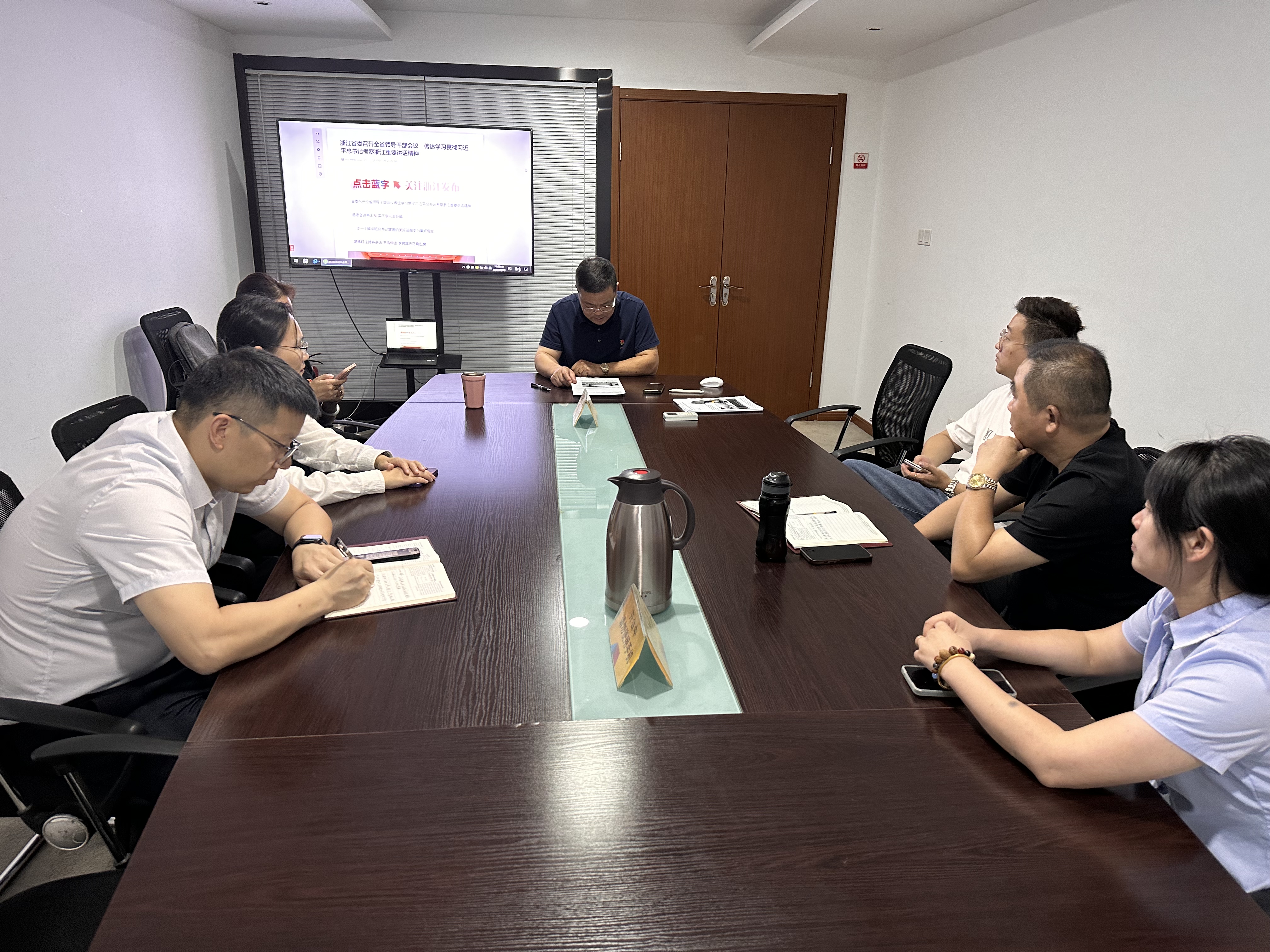 水晶城党支部发展10月党员固定活动