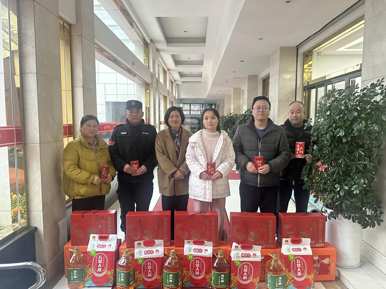 暖冬送关切 同心迎新春——集团工会发展新春慰问活动