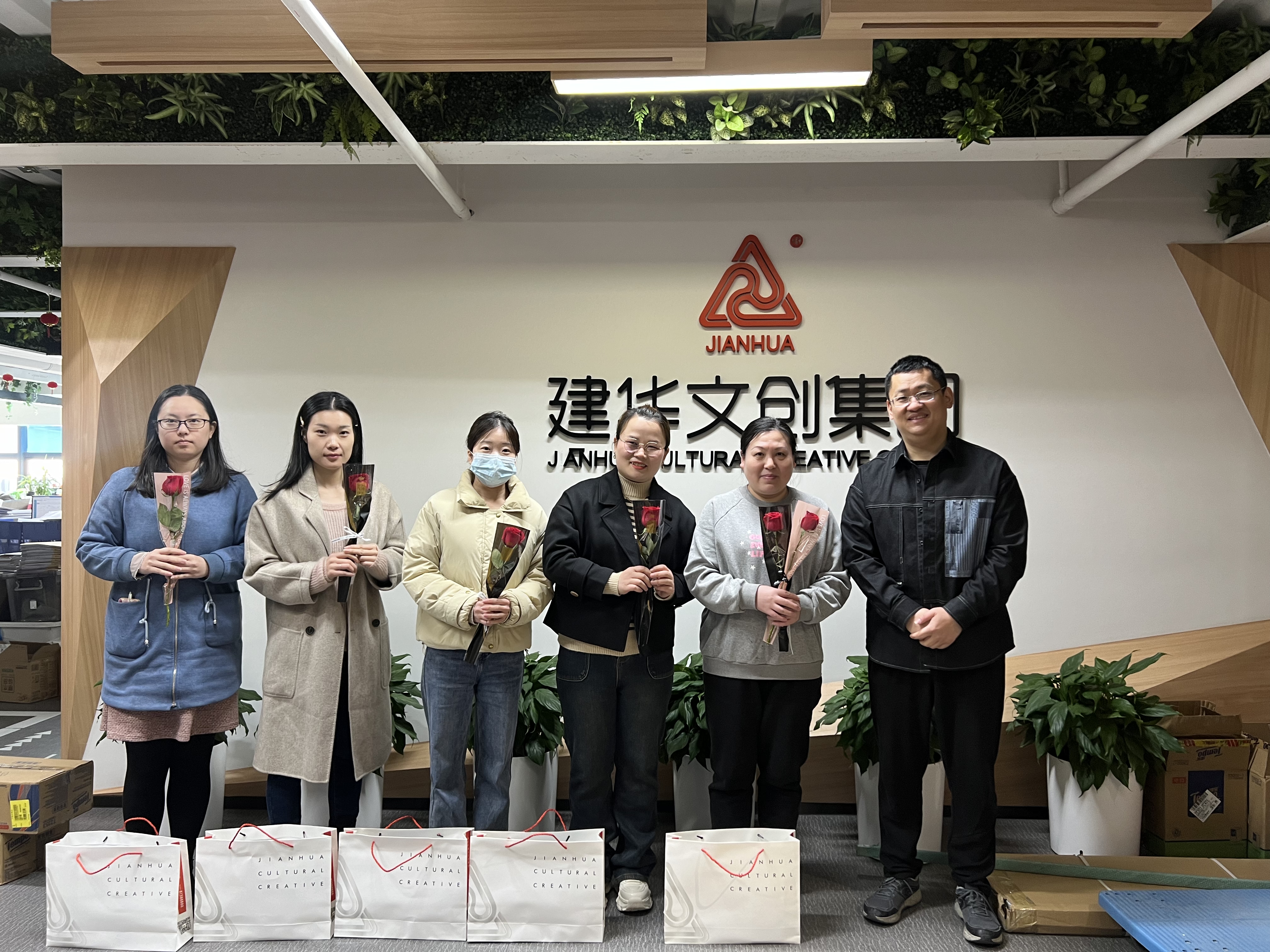 3499拉斯维加斯文创集团工会发展女神节慰问活动