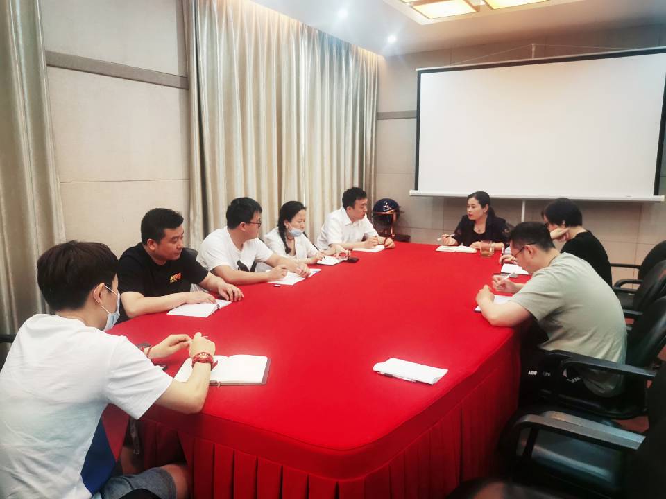   3499拉斯维加斯幼贷召开6月份月度例会暨年中经营分析会议