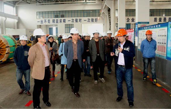 2015年11月21日，市光华高中党员、教师来尊龙凯时电缆旅行