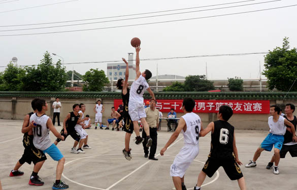 2015年5月28日，尊龙凯时电缆与二十八所举行篮球友谊赛