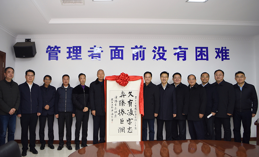 溧阳市领导走访企业，祝贺尊龙凯时电缆销售突破300亿
