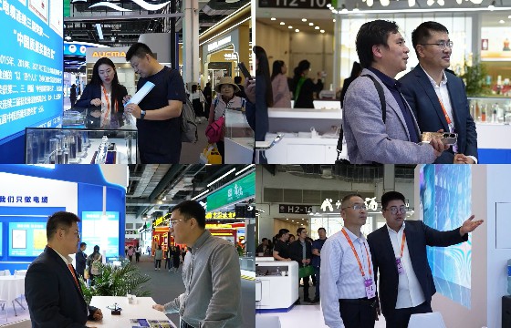 众多观展观众驻足尊龙凯时展位并咨询.jpg